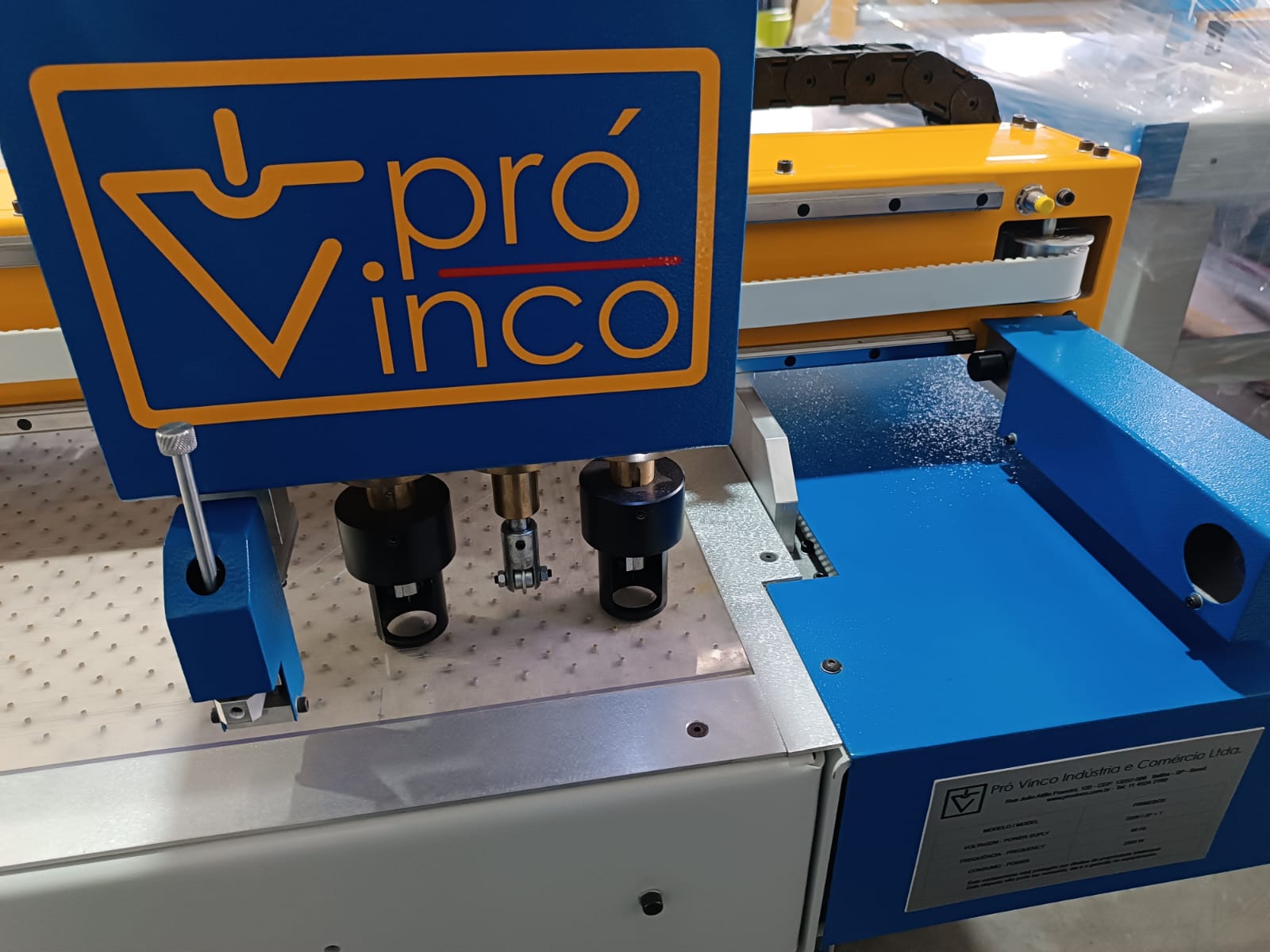  Máquina de Corte e Vinco
