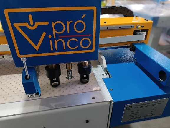 Empresa máquina de corte e vinco plotter